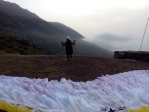 Fly paragliding Tenerife, paragliding school. Begginer lessons